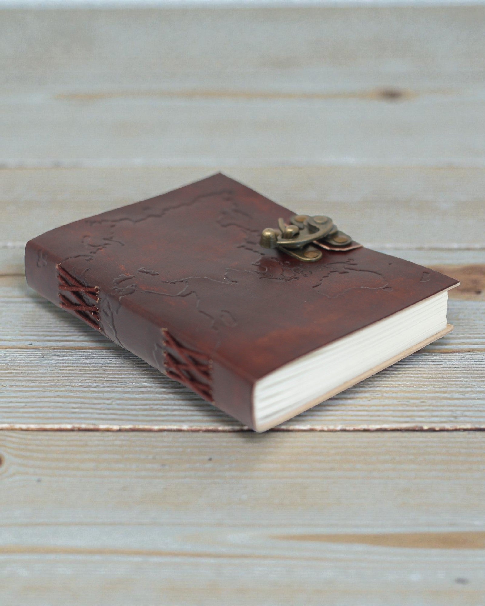 Terra Voyage – Kožený zápisník s vytlačenou mapou světa