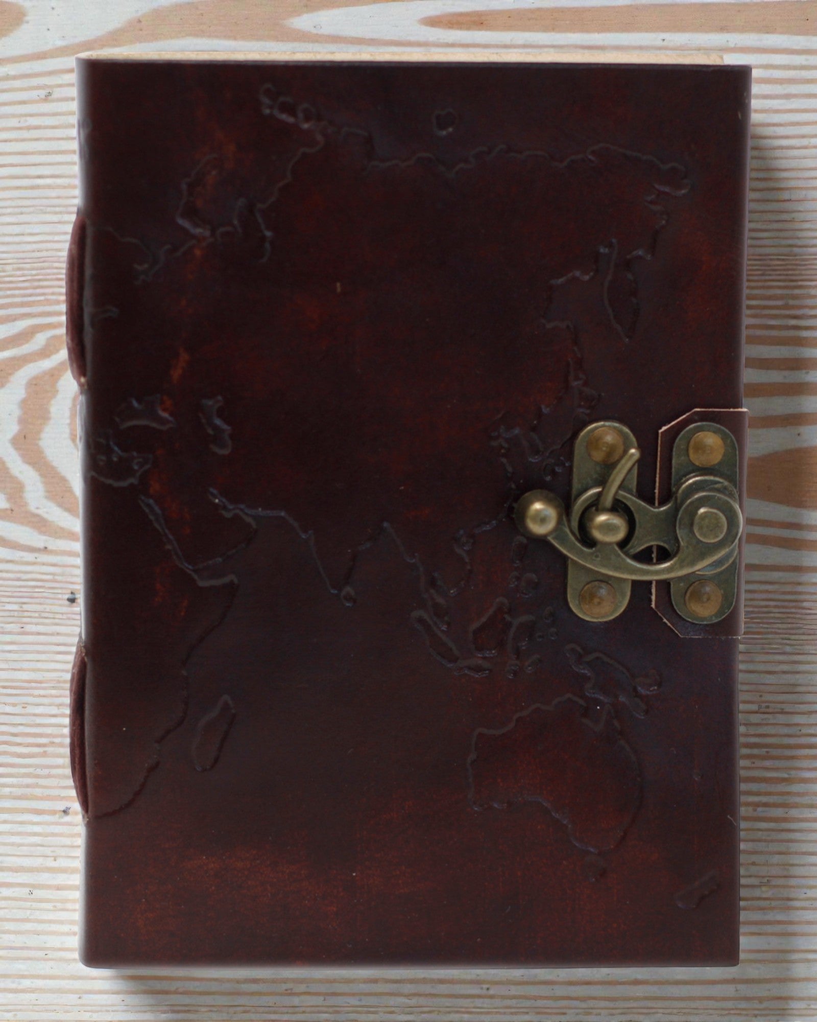 Terra Voyage – Kožený zápisník s vytlačenou mapou světa