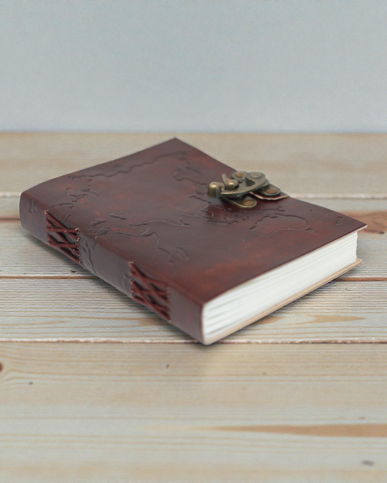 Terra Voyage – Kožený zápisník s vytlačenou mapou světa