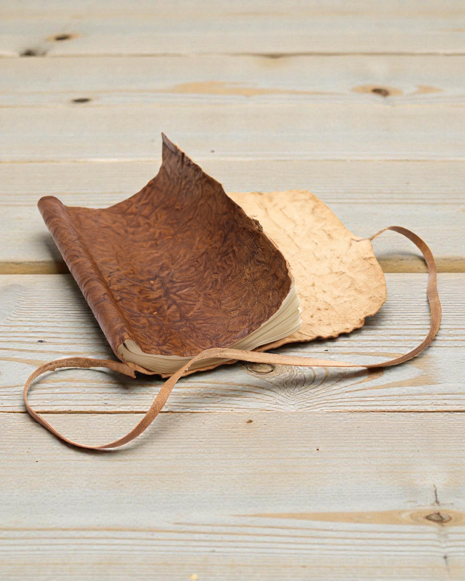 Zwijany Skórzany Notatnik Podróżniczy – Naturalny (21 x 15 cm)