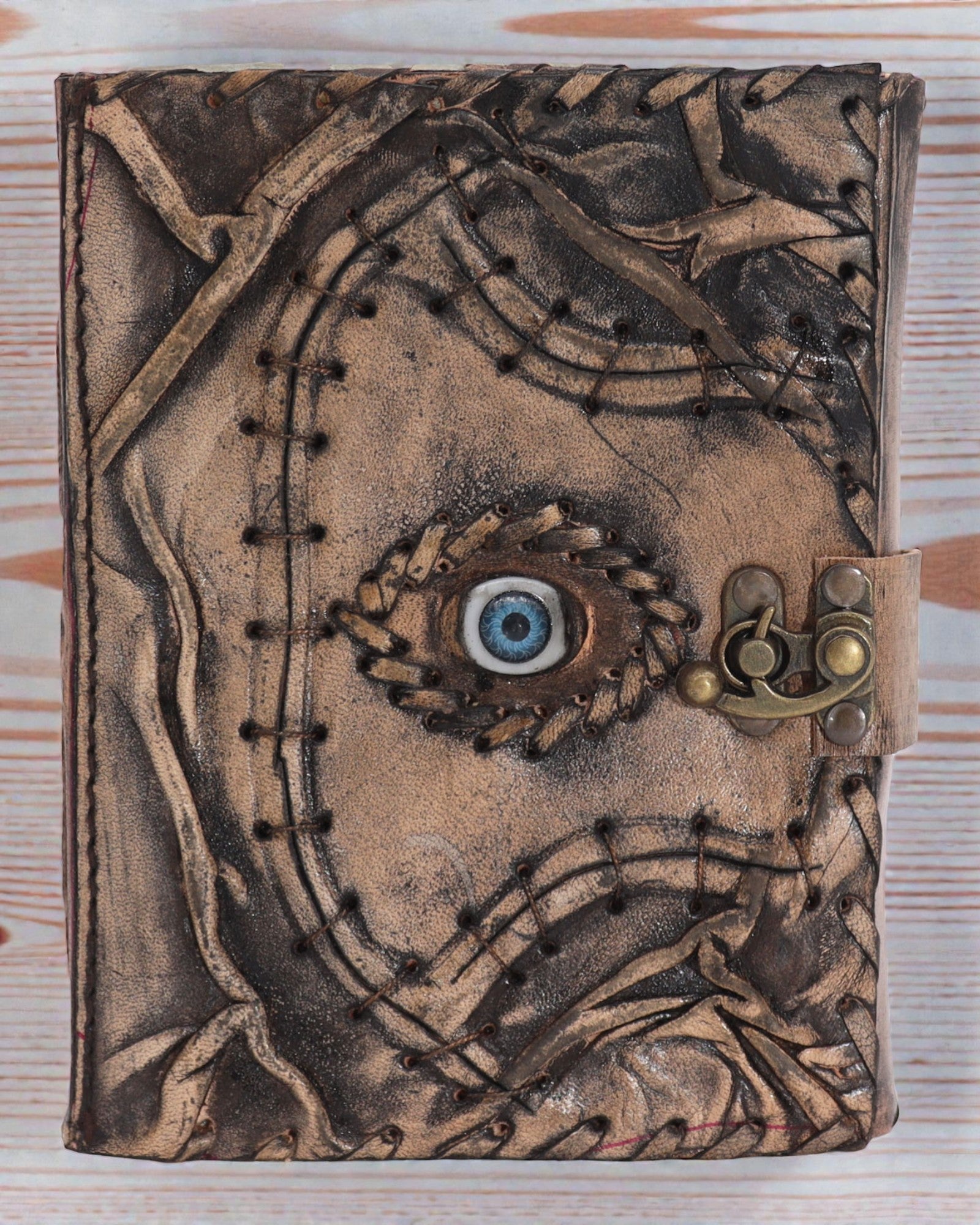 Hnědý kožený zápisník – zlé oko – 17 × 12,5 cm | 160 stran, patinované okraje