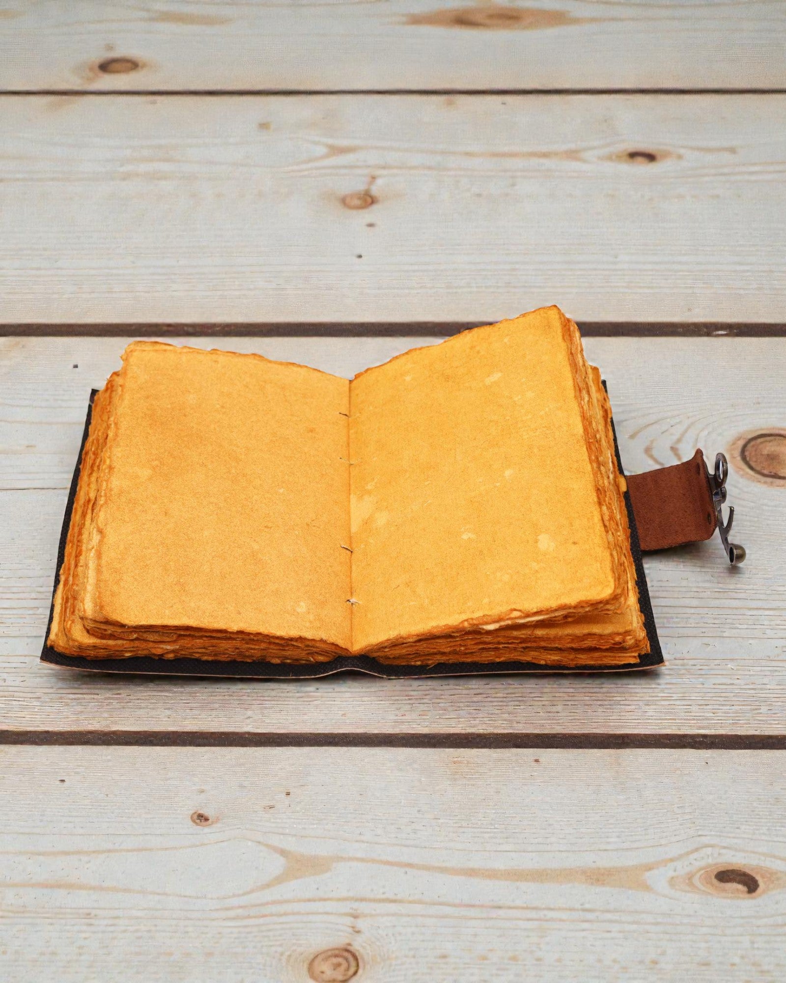 Lotus Anima – Skórzany Notatnik Mandala Lotosu z Postarzanymi Kartkami