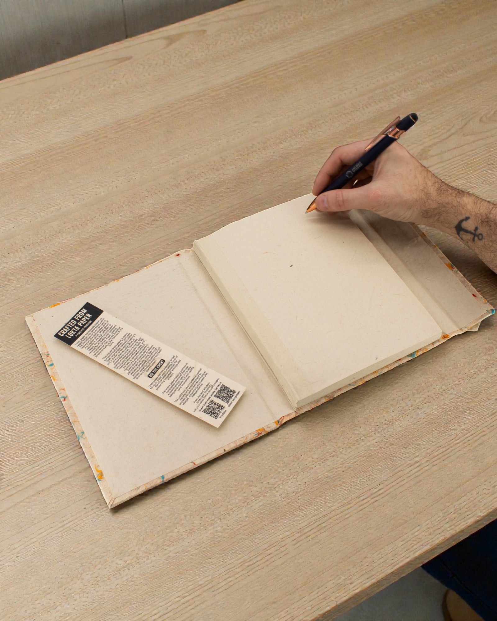 Velký zápisník Lokta – vícebarevná bavlna (45 listů, 21 x 15 cm)