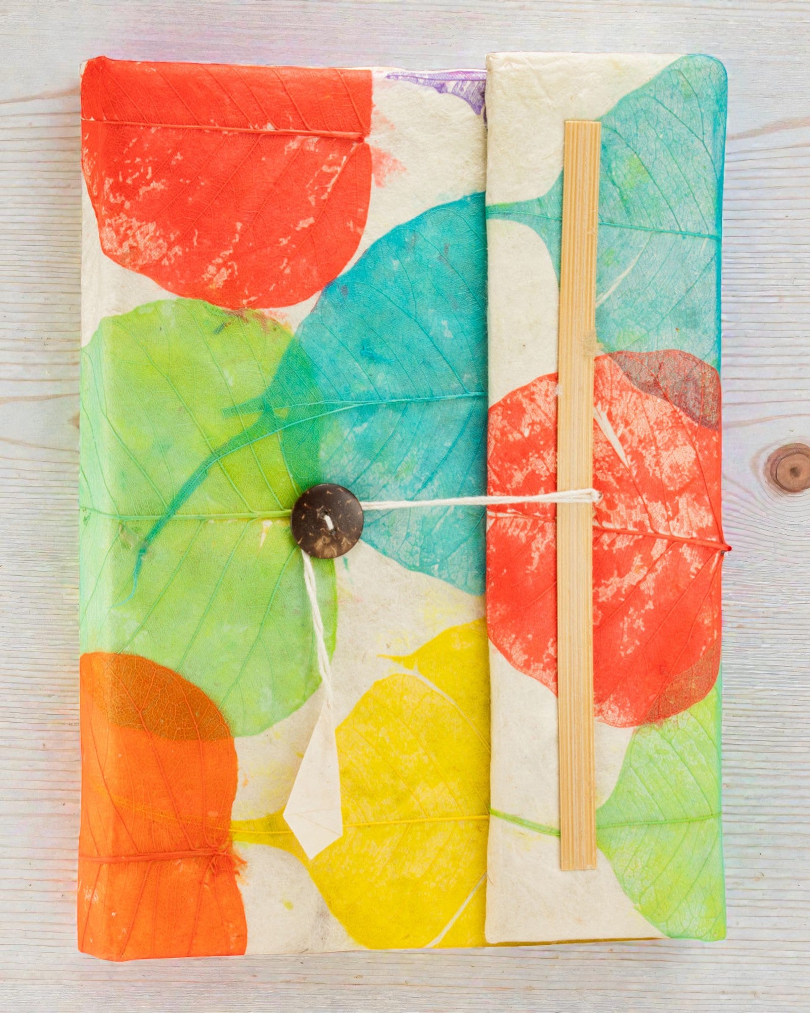 Velký zápisník Lokta Barevné listy – Přírodní barvy (45 listů, 21 x 15 cm)