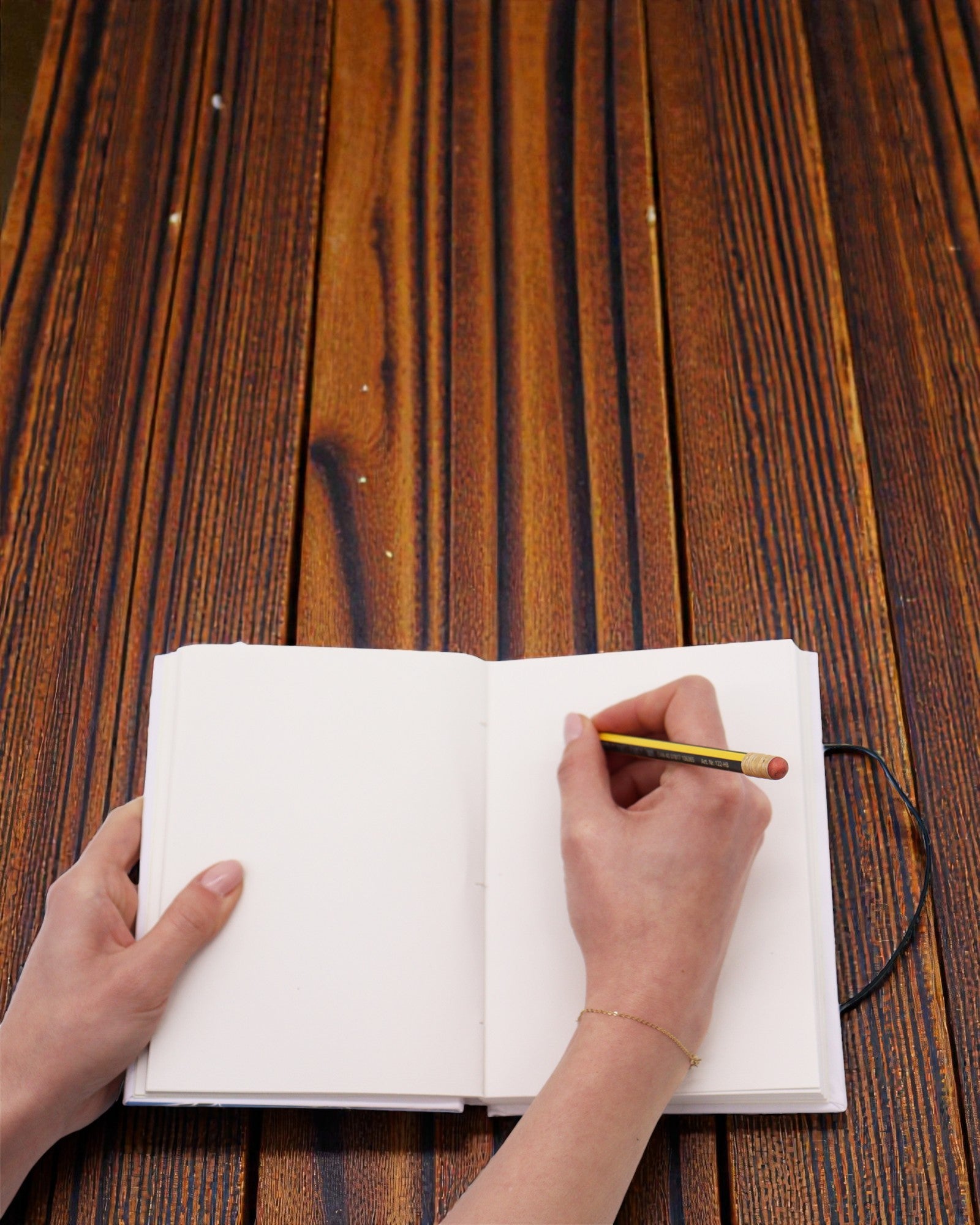 Waves Together – mały notatnik z paskiem i guzikiem kokosowym 18 × 12,5 cm, 200 stron