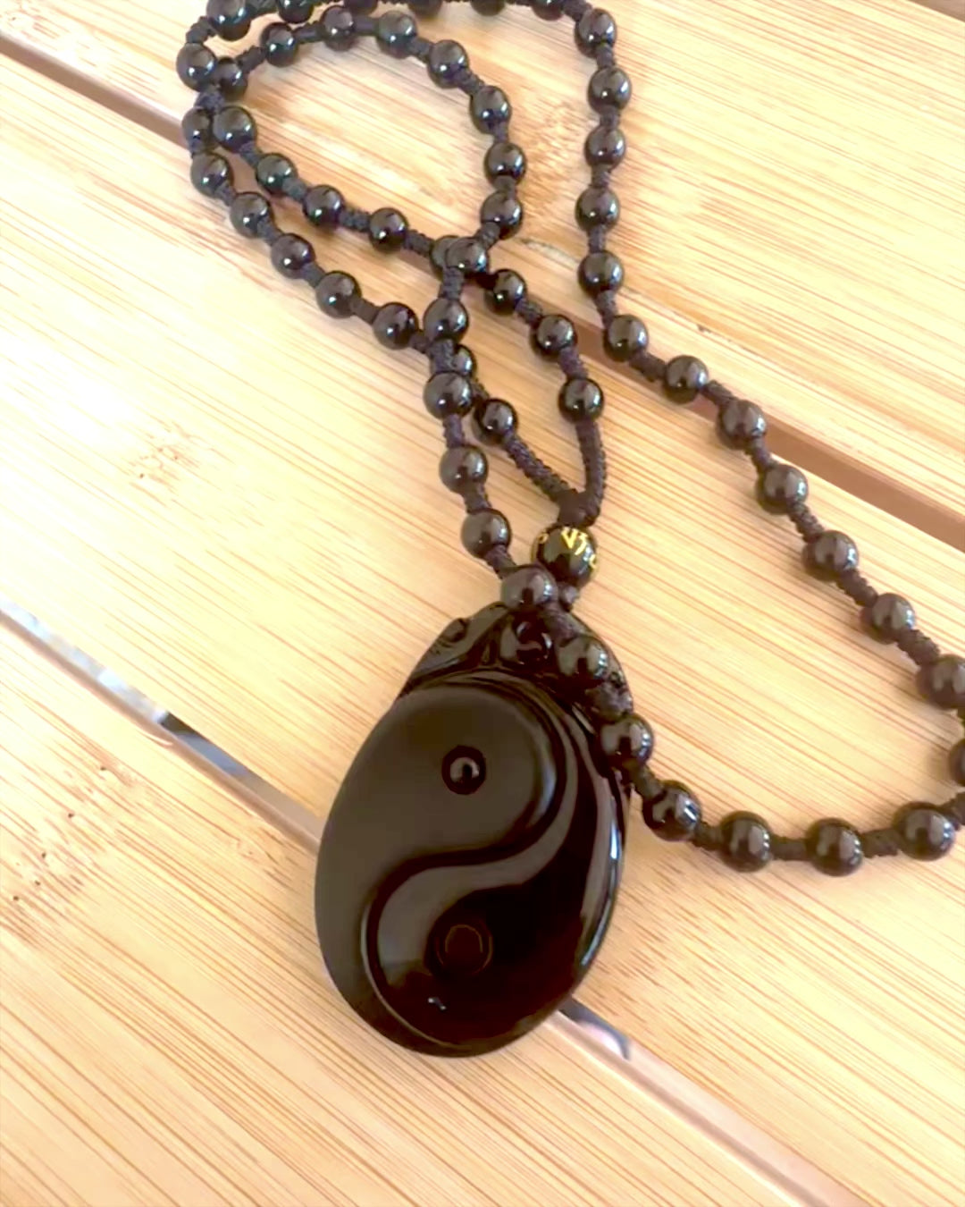Obsidianový amulet Yin Yang s gravírováním - Harmonie a ochrana, personalizace gravírováním jako dárek