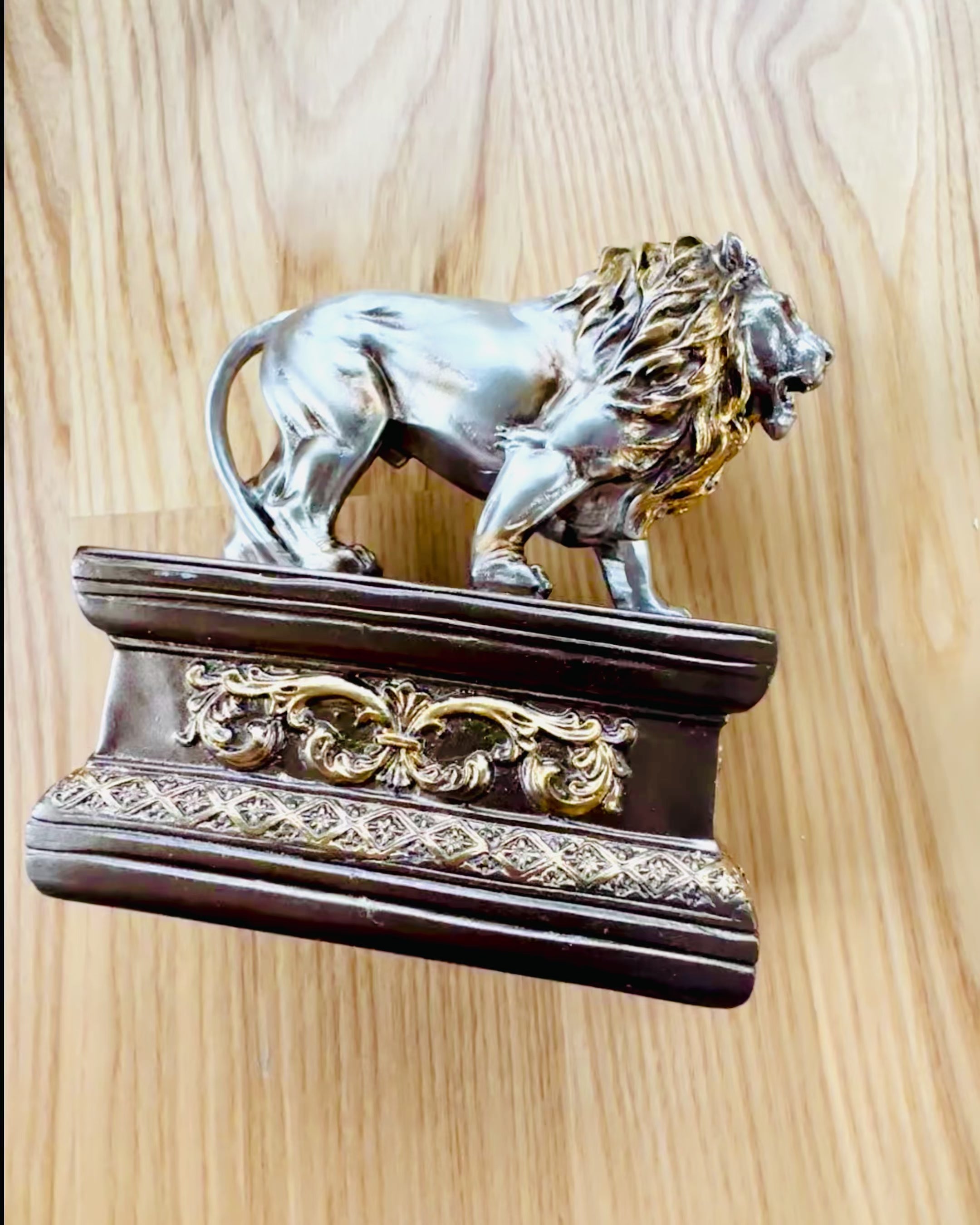 Lví Strážce – Figurka s Možností Gravírování