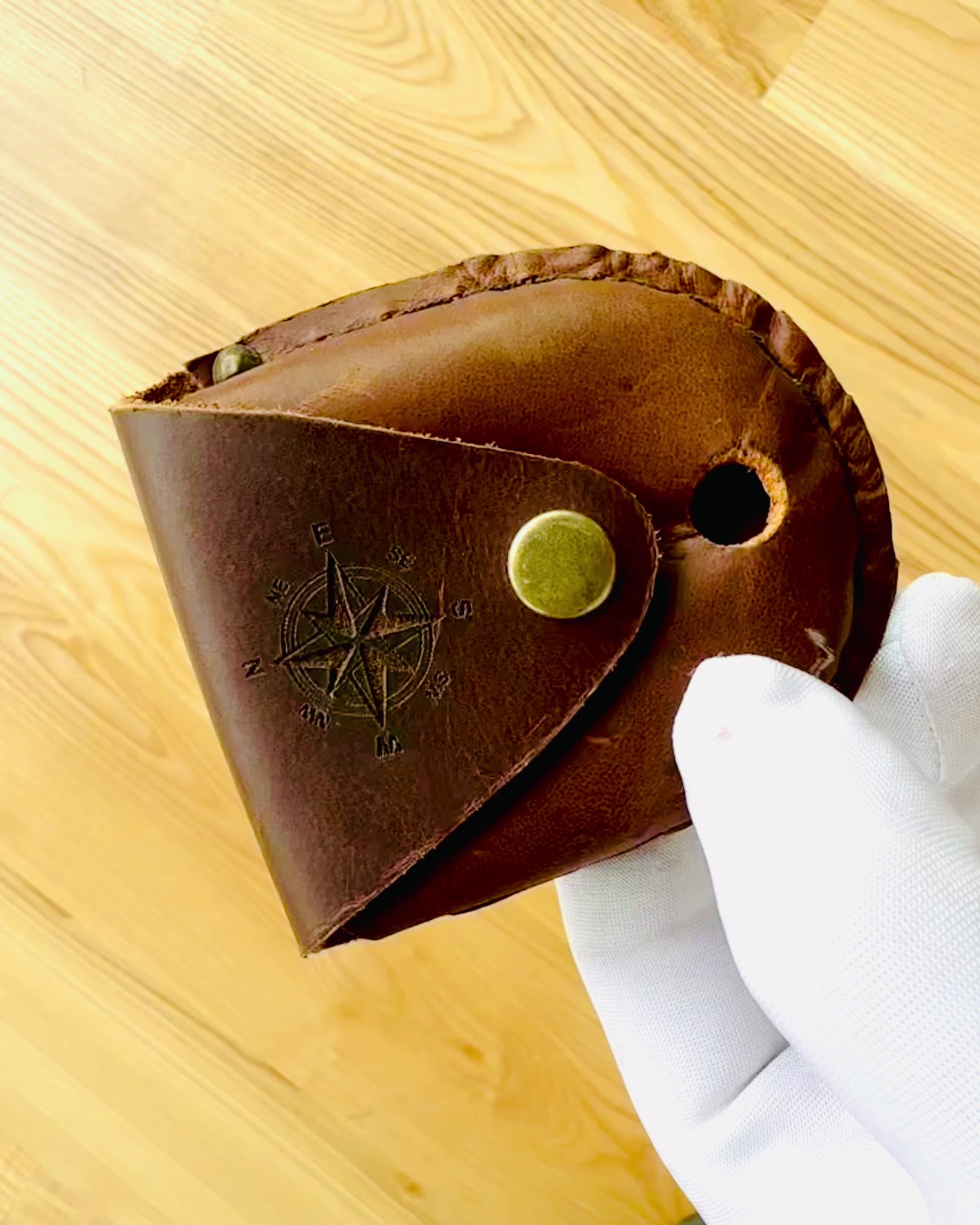 Kožené Pouzdro „Objevitel“ – na Kompaktní Kompas nebo Kapesní Hodinky, s Možností Personalizace Gravírováním