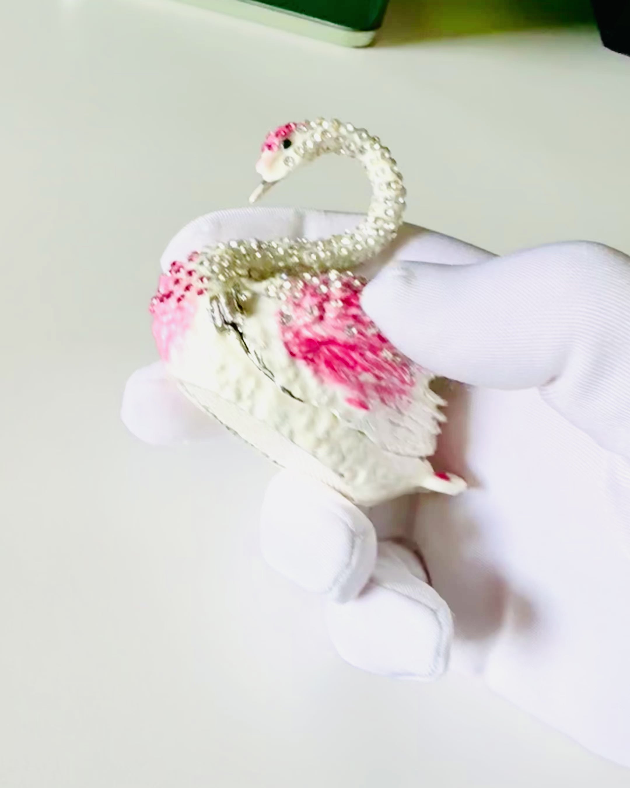 Elegantní šperkovnice "Labutí klenot" - personalizace gravírováním