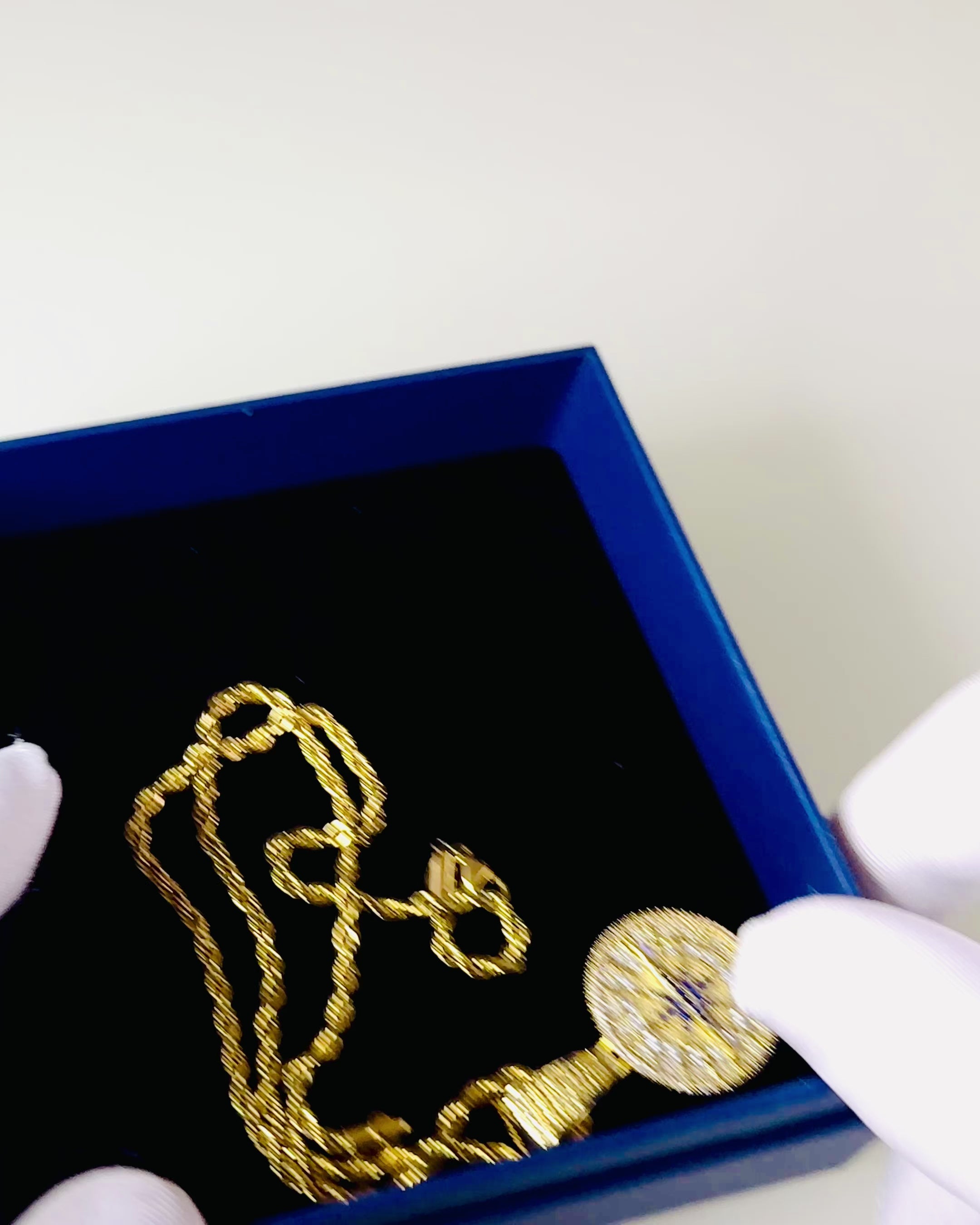 Náhrdelník s přívěskem kompasu ve stylu glamour s kubickými zirkony pro ženy a muže - 2 varianty na výběr, personalizace gravírováním jako dárek