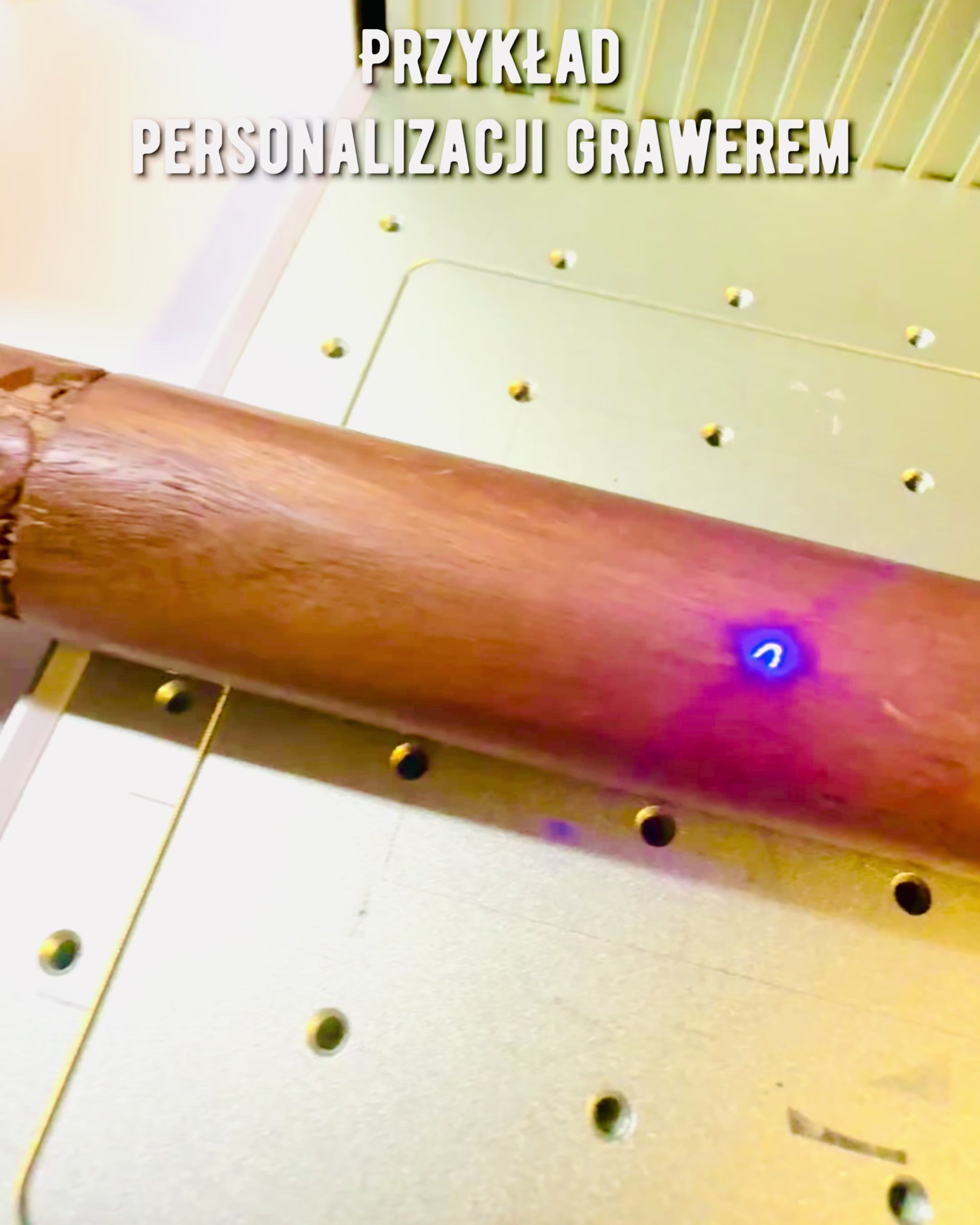 'Wolf' - Indické Mango Dřevo s Možností Gravírování, hnědá s vyřezávaným vzorem