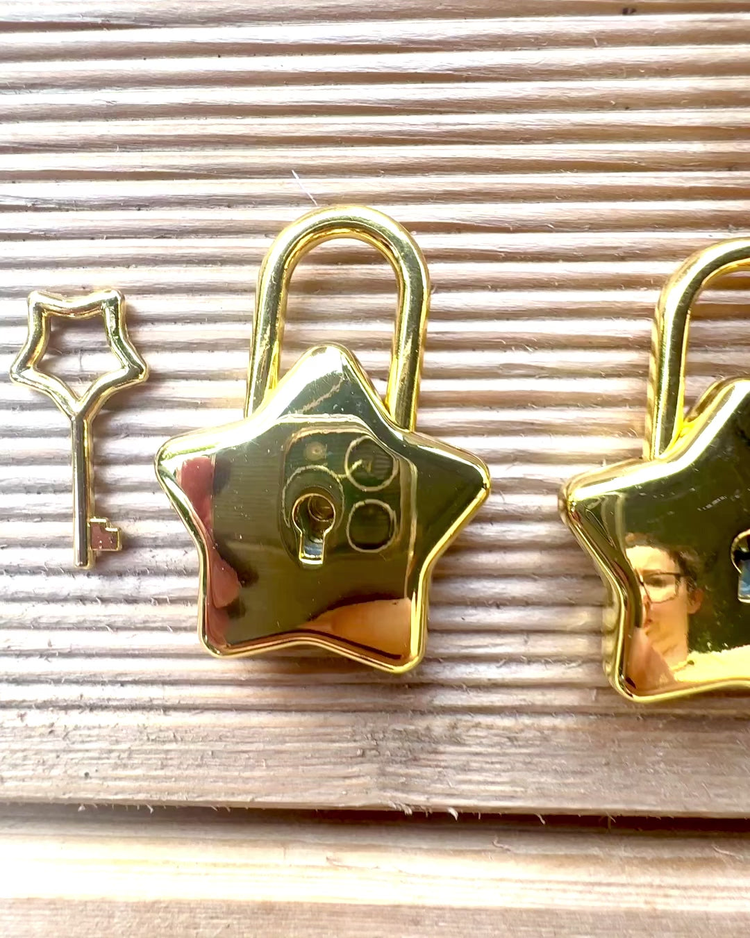 2 Hvězdné mini Zámky s Gravírováním – Zabezpečte Své Sny, personalizované jako dárek, 2 barevné varianty na výběr