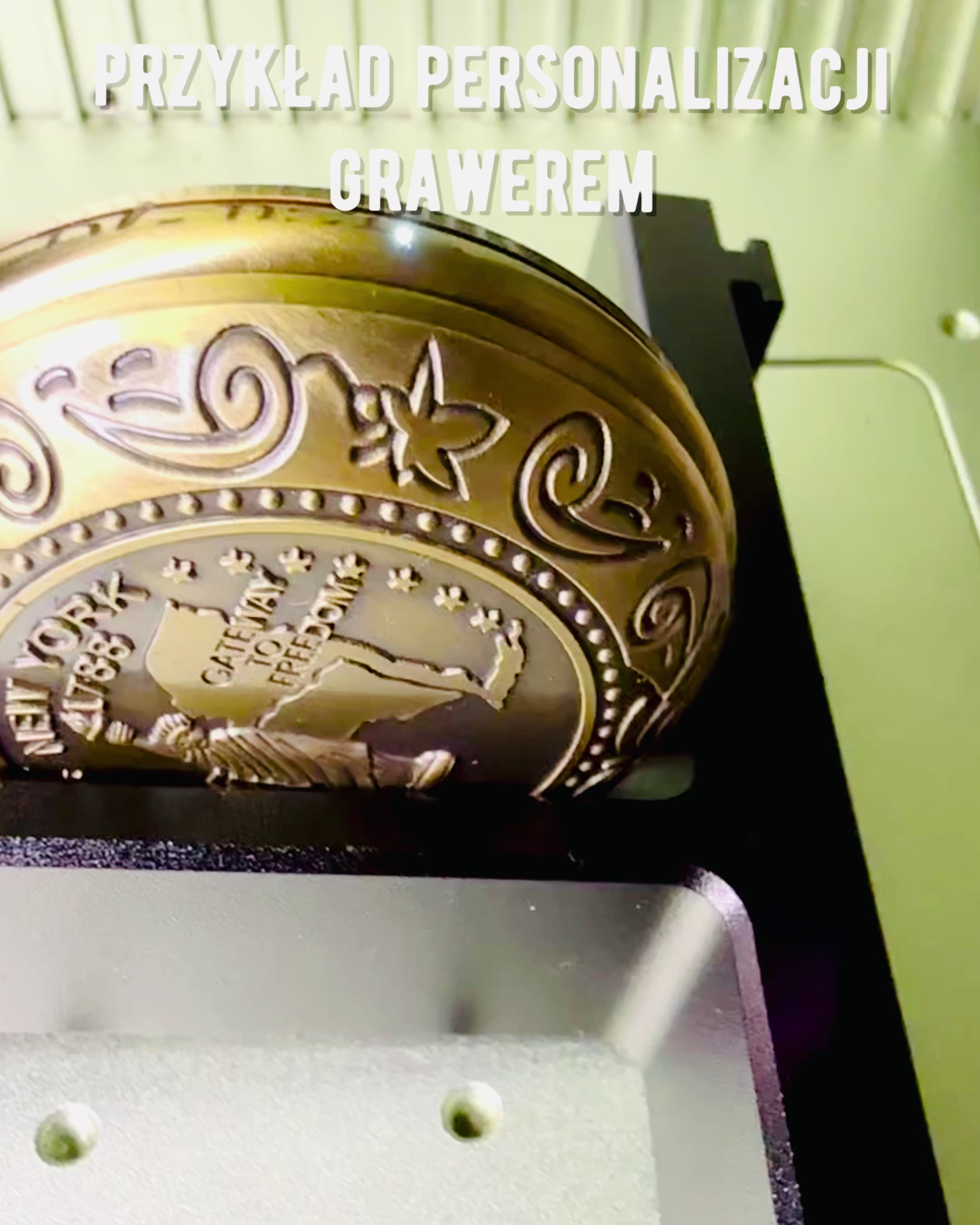 Kieszonkowy Kompass Retro z Motywem Nowego Jorku – Multifunkcjonalny, Elegancki Kompas z Wizerunkiem Statuy Wolności