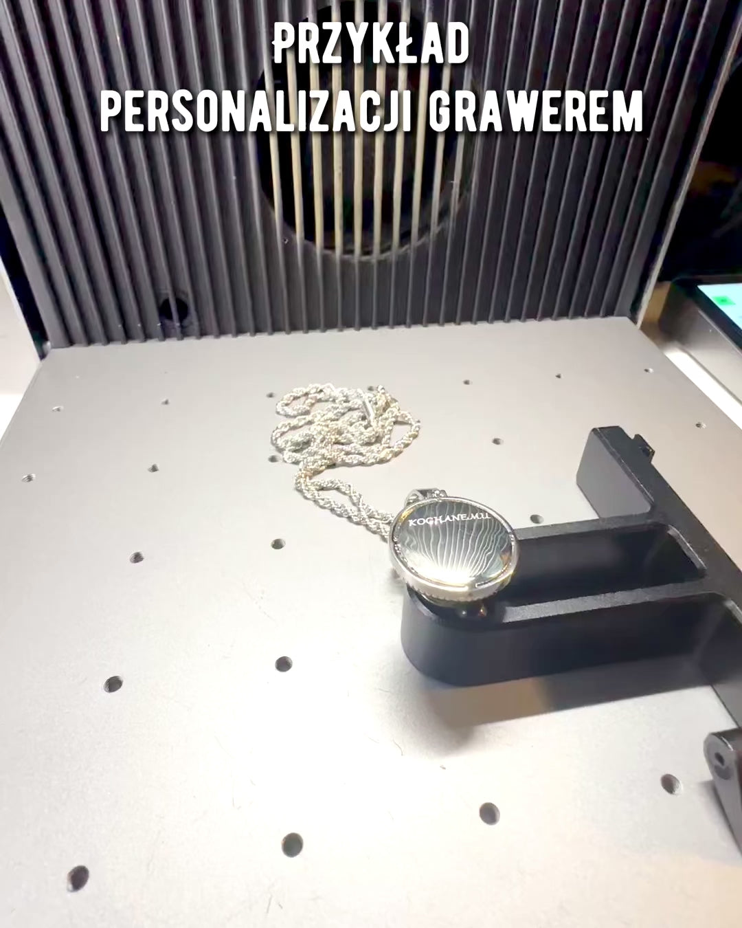 Náhrdelník s přívěskem kompasu ve stylu glamour s kubickými zirkony pro ženy a muže - 2 varianty na výběr, personalizace gravírováním jako dárek
