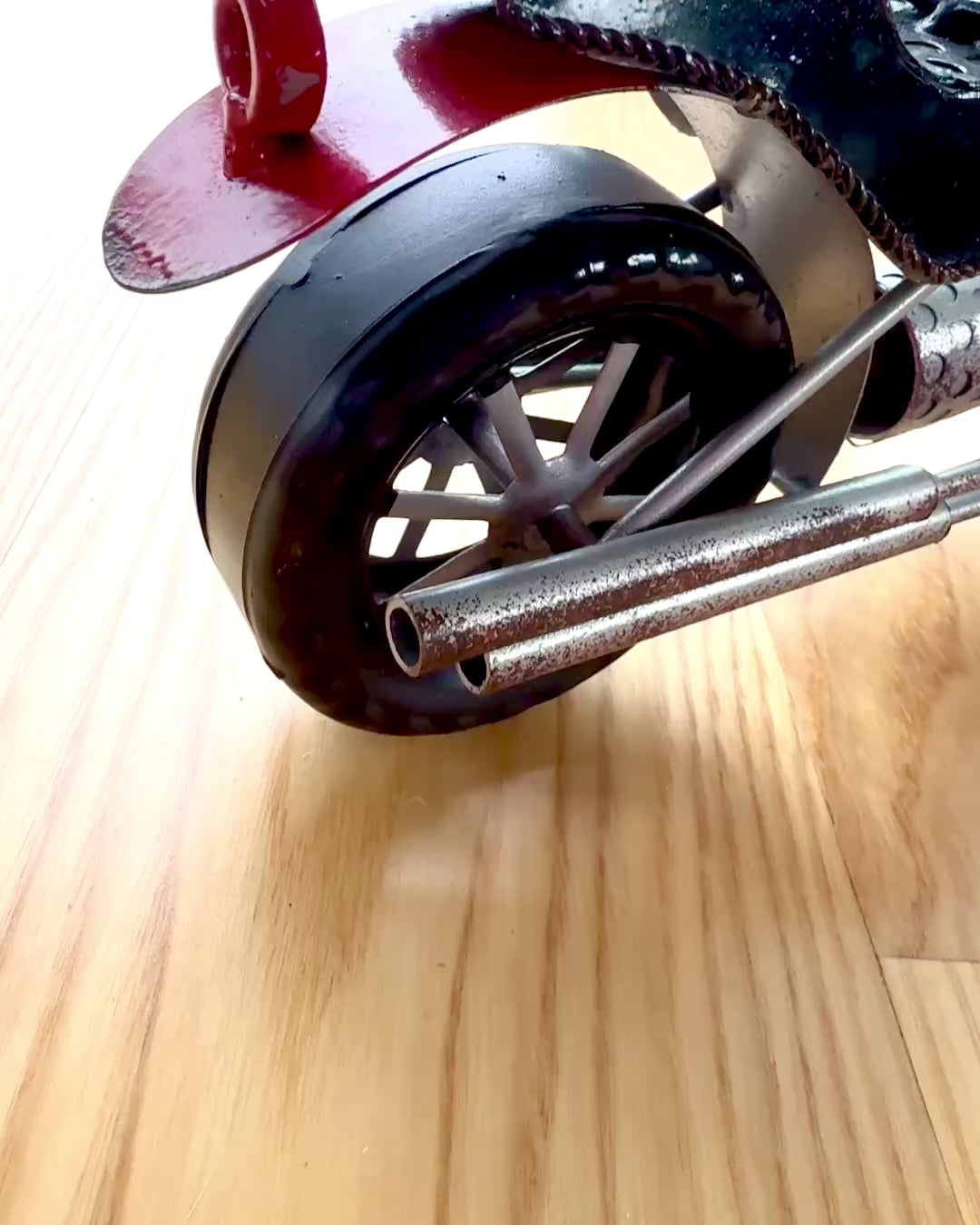 Metalowy Stojak na Wino 40 cm długości, w kształcie motocykla z możliwością grawerowania na prezent