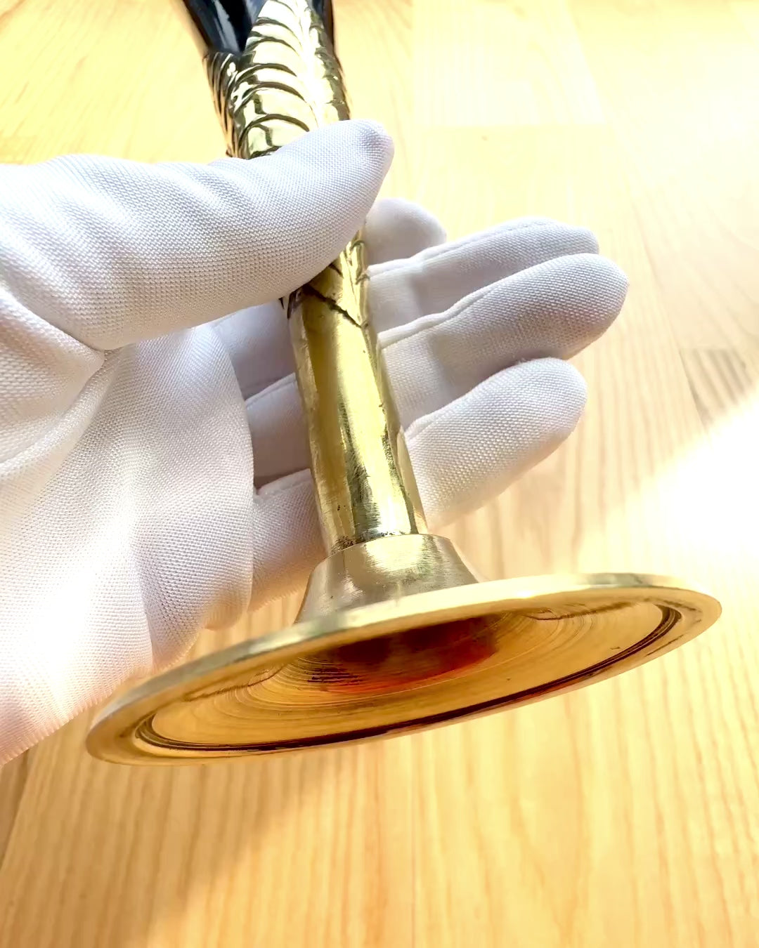 Kieliszek „Duch Rzemiosła” z rogu bawolego i mosiądzu – ręcznie wykonany w Indiach, 22 cm, możliwość personalizacji grawerem na prezent