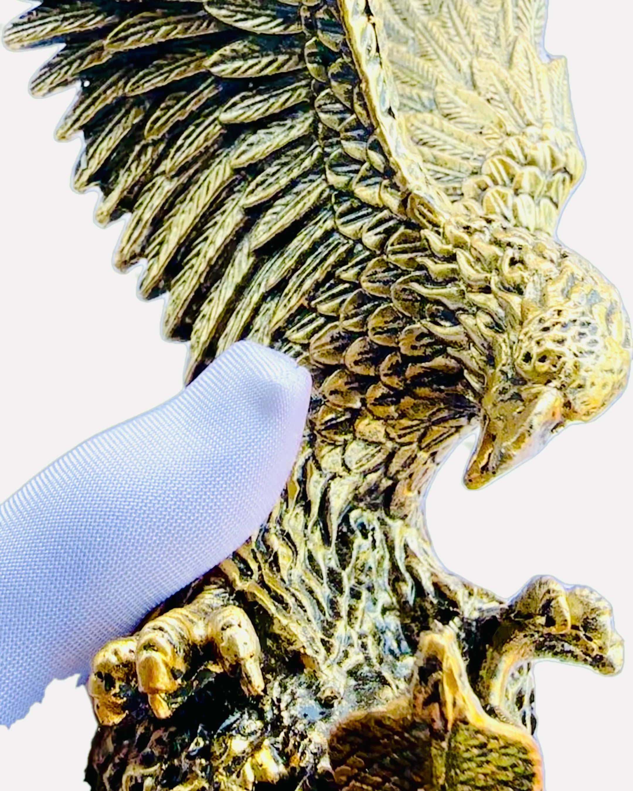 Orzeł Królewski – Dekorativní Figurka z Pryskyřice s Možností Gravírování