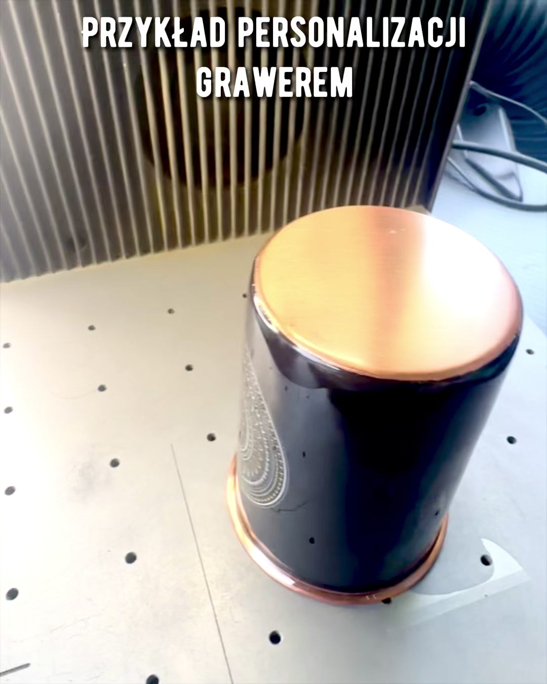 Měděná sada Mandala – Láhev 1L + 2 hrnky v pouzdře, možnost personalizace gravírováním jako dárek