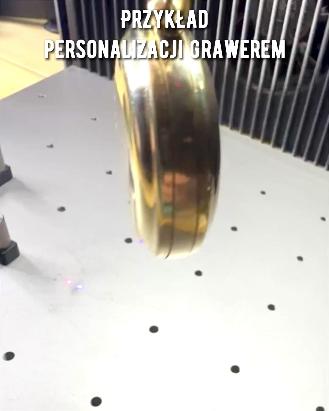 Złotego koloru Kompas Przygoda – Elegancki Nawigator Odkryć