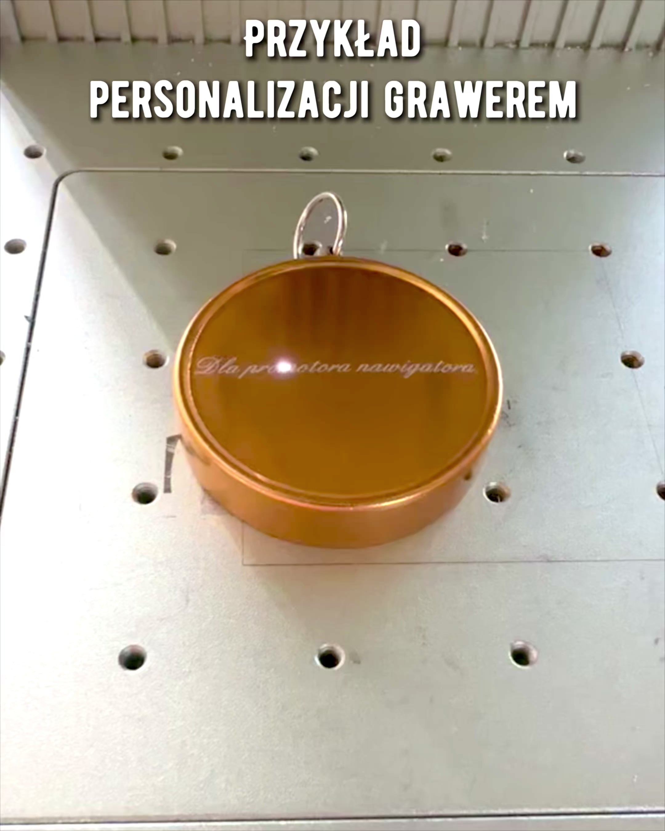 Kompaktní navigační kompas s kovovým povrchem – Nezbytnost každého cestovatele, s gravírováním
