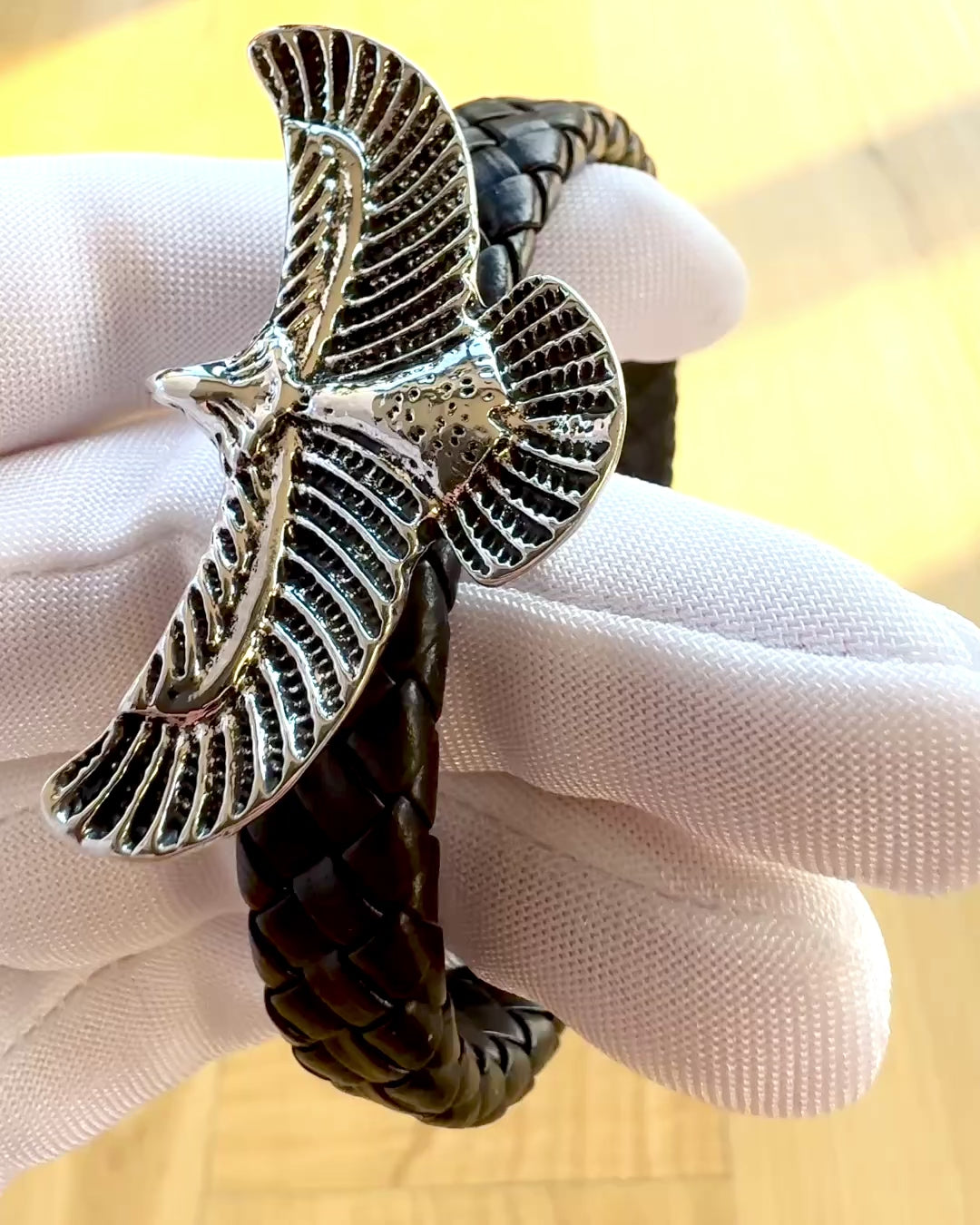 Pánský náramek „SkyRider“ – Kožený styl s charakterem - možnost personalizace gravírováním