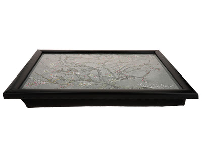 Podložka pod laptop V. van Gogh, Kvetoucí mandloň, šedá, 30.5x40.5cm s možností personalizace gravírováním