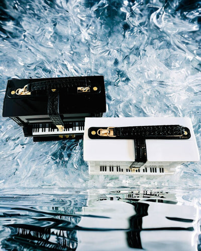 Dámská kabelka „Elegantní Klavír“ v černé a bílé barvě