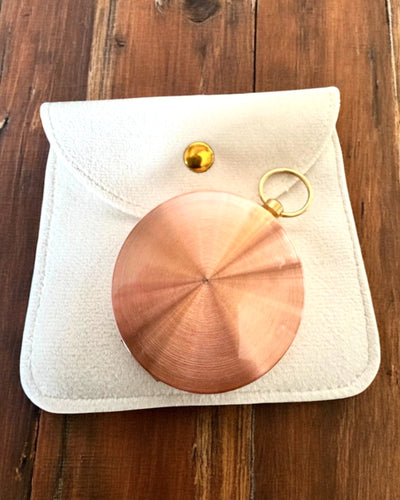 Kompas růžové zlato - navigační v retro stylu – přenosný a přesný nástroj pro určování směru pro cestovatele a objevitele. Gravírování, personalizace.