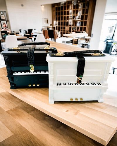 Dámská kabelka „Elegantní Klavír“ v černé a bílé barvě