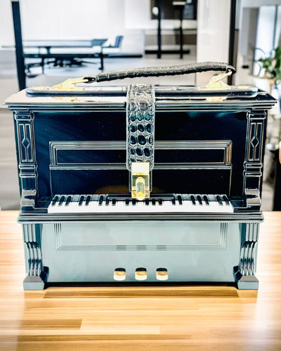 Dámská kabelka „Elegantní Klavír“ v černé a bílé barvě