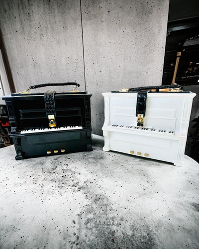 Dámská kabelka „Elegantní Klavír“ v černé a bílé barvě