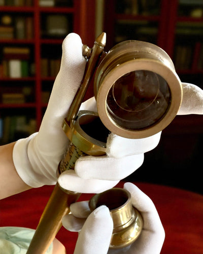 Hůl Navigátor 2.0 s kompasem a skrytou dalekohledem, možnost personalizace gravírováním jako dárek