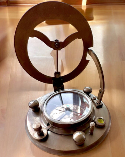 Kapitánský kompas „Objevitel 2“ - možnost personalizace gravírováním jako dárek, 2 barevné varianty na výběr