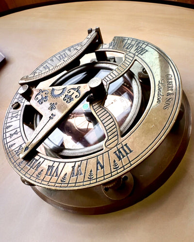 Kapitánský kompas „Objevitel 2“ - možnost personalizace gravírováním jako dárek, 2 barevné varianty na výběr