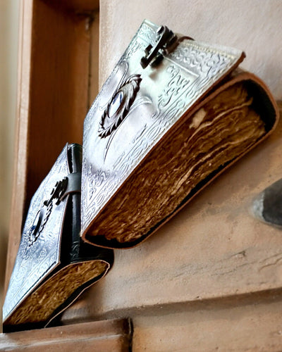 Premium Dziennik, Antyczny wzór, Notatnik Skórzany "Magiczna Kronika"200 stron, 2 warianty do wyboru, personalizacja grawerem