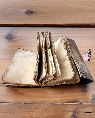 Premium Dziennik, Antyczny wzór, Notatnik Skórzany "Magiczna Kronika"200 stron, 2 warianty do wyboru, personalizacja grawerem