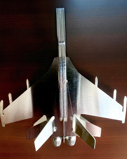 Kovový Model Stíhačky „SkyRaptor” – nerezová ocel, personalizované gravírování jako dárek