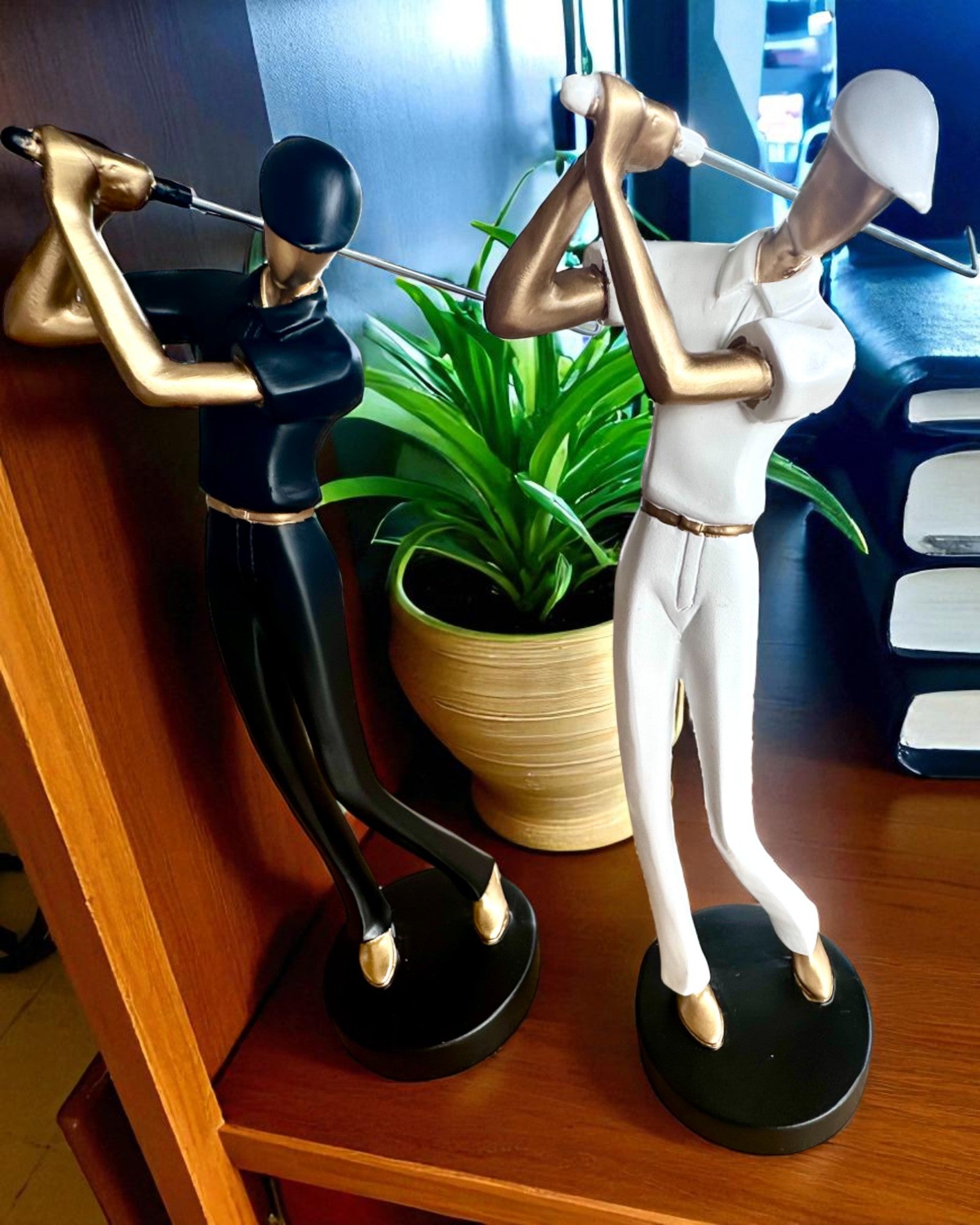 Figurka golfisty „Swing Elegance”, 24 cm výšky, dekorativní s možností gravírování jako dárek
