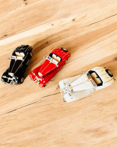 Miniaturní model klasických retro automobilů - možnost personalizace dárku gravírováním, 3 varianty na výběr