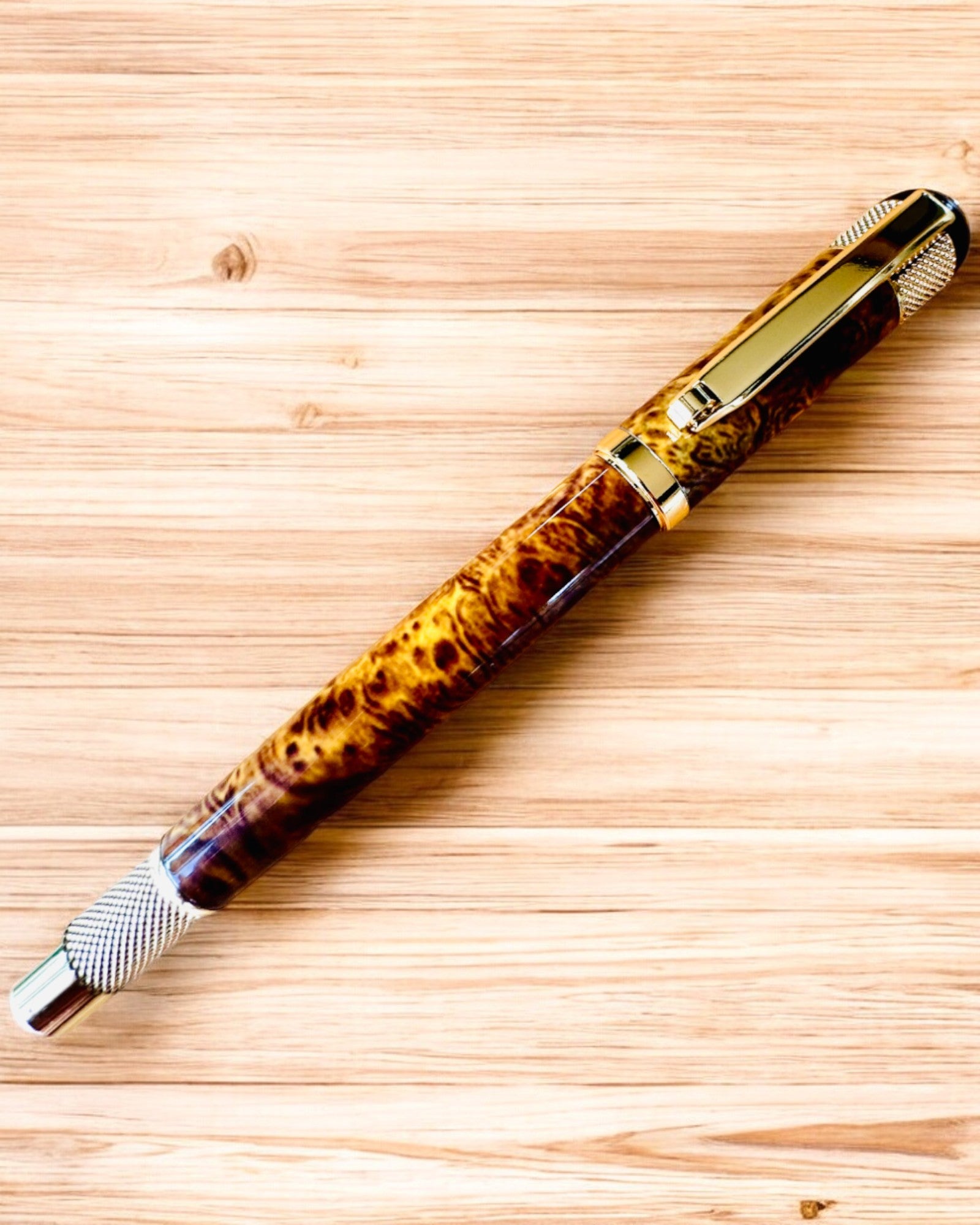 Elegantní pero "Majestic" s možností personalizace jako dárek, na výběr ze 2 barevných variant