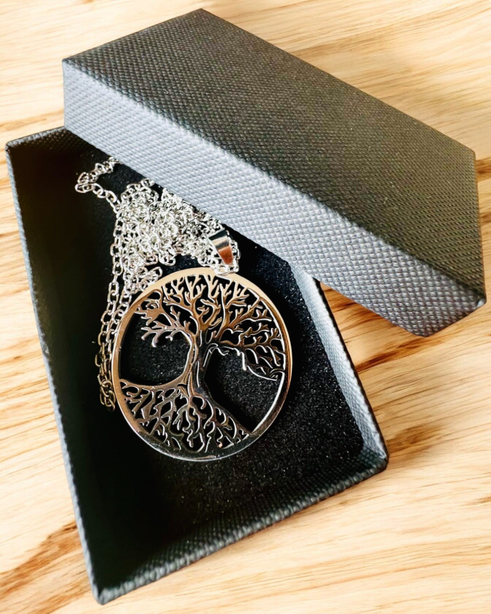 Náhrdelník "Strom života" z nerezové oceli - personalizace gravírováním, 2 barevné varianty
