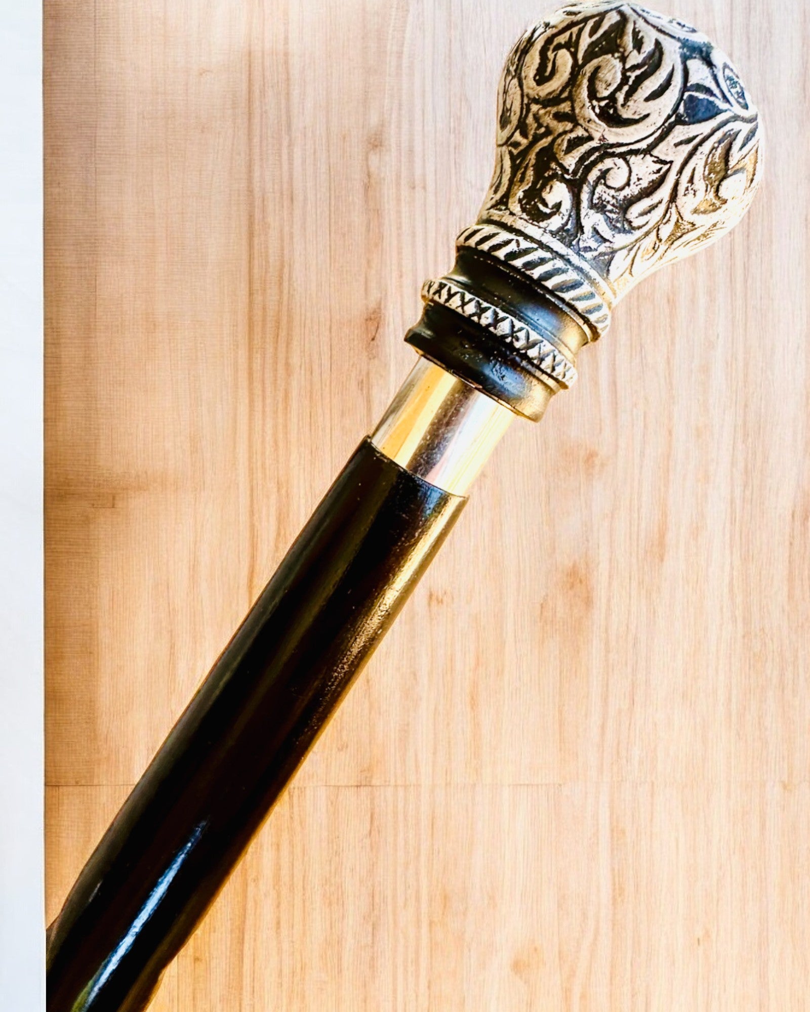 Hůl na procházky "Hůl Majestátu" Dřevěná Ručně vyrobená, možnost gravírování, 2 varianty na výběr