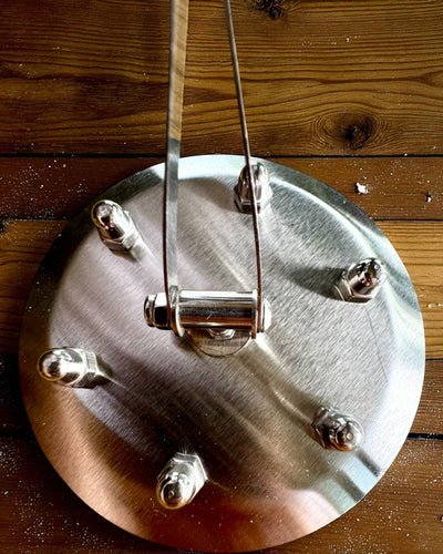 Kovový model helikoptéry „SkyRider” – Nastavitelný stolní stojan s personalizovaným gravírováním jako dárek