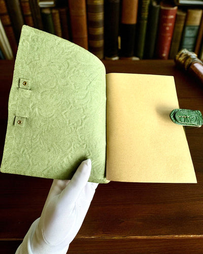 Kožený Zápisník Vintage „Floralis” – ručně ražený, 400 stran, možnost gravírování, 2 varianty