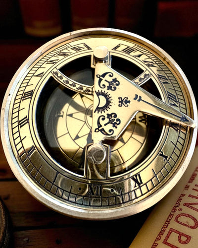 Sluneční kompas Voyager 7cm – mosazné sluneční hodiny s kompasem, personalizace gravírováním jako dárek