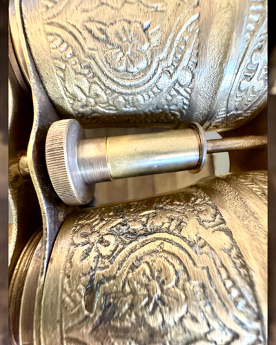 Lornetka z etui skórzanym Victorian's Eye, 11 cm Mosiężna, Ręcznie zdobiona, personalizacja grawerem na prezent