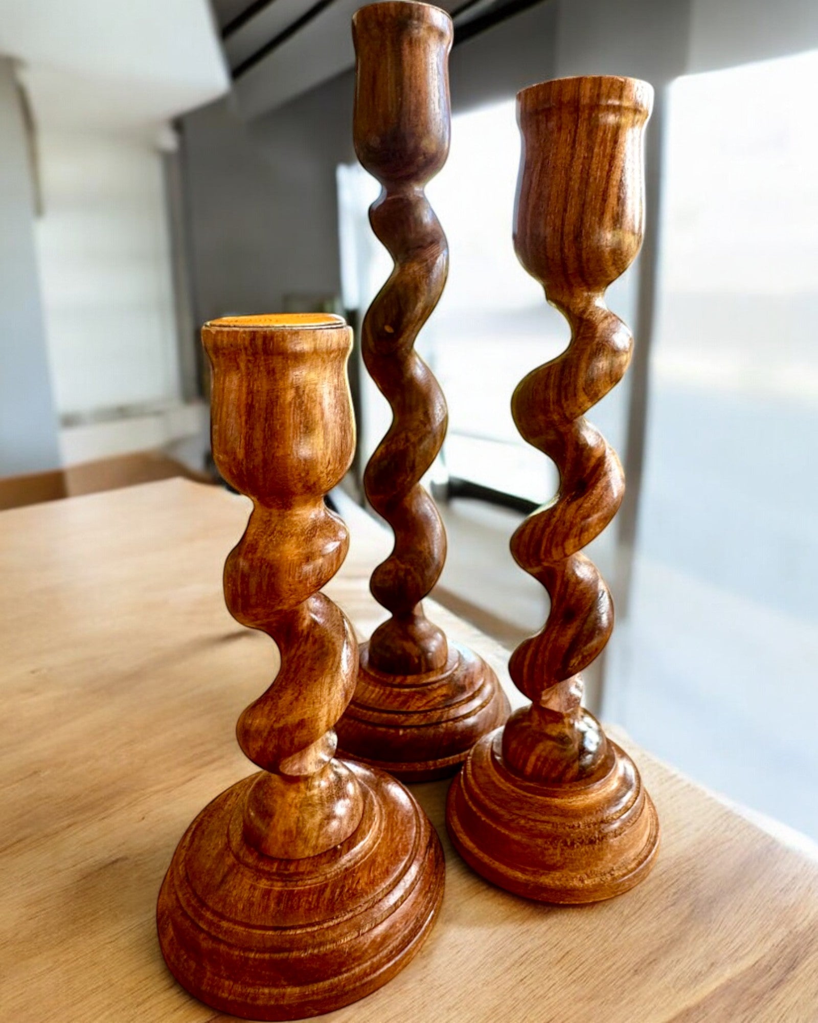 Zestaw 3 świeczników „Spiralne Światło” 25 cm wysokości, możliwość personalizacji grawerem na prezent
