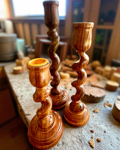 Sada 3 svícnů „Spirální Světlo“ 25 cm výšky, možnost personalizace gravírováním jako dárek