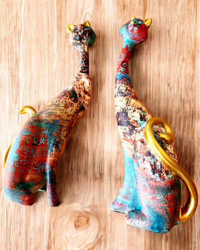 Abstraktní kočičí figurky "ArtCats", ručně malované, pryskyřice – 25 cm, 2 ks.