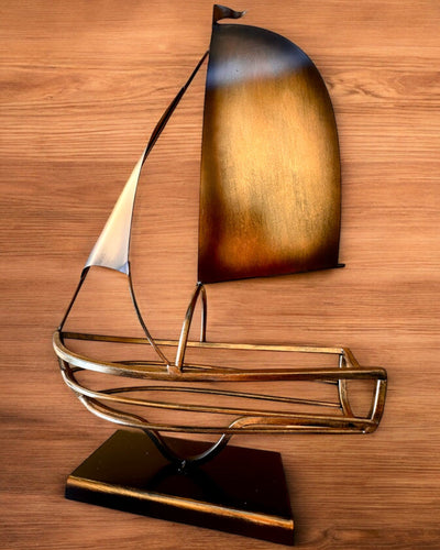 Kovový stojan na víno 45 cm vysoký, "Námořnická fantazie" - ve tvaru plachetnice s možností gravírování jako dárek